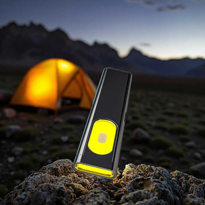 مصباح يدوي للغوص . diving flashlight